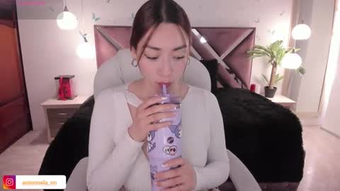 Snapshot of _antonnela_ chatting on 4, 12, 2025 antonnela online show from 4, 12, 2025