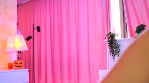 Snapshot of _arielle chatting on 6, 11, 2025 Arielle online show from 6, 11, 2025