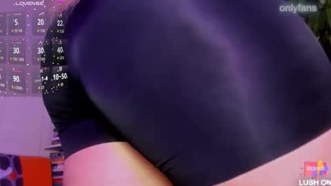 Snapshot of _asscutebig_ chatting on 6, 10, 2025 fer online show from 6, 10, 2025