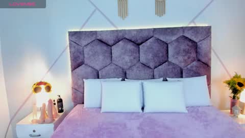 _aurora_collins_ online show from 26, 10, 2025