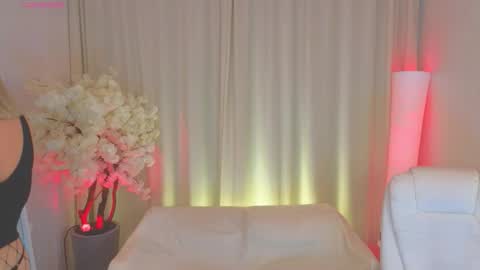 Snapshot of _b00bss_ chatting on 10, 10, 2025 Jess online show from 10, 10, 2025