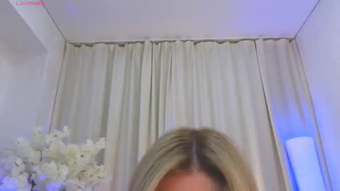 Snapshot of _b00bss_ chatting on 14, 11, 2025 Jess online show from 14, 11, 2025