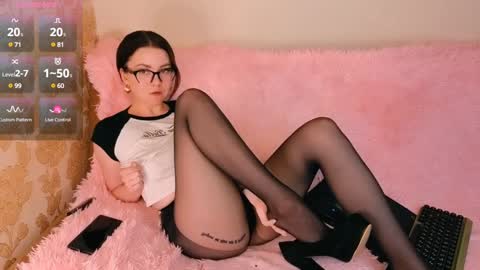 Snapshot of _bella_hix_ chatting on 12, 1, 2025 Bella online show from 12, 1, 2025