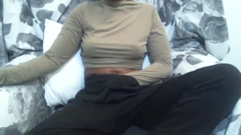 Snapshot of _bunny_b chatting on 25, 2, 2025 I will be back soon  online show from 25, 2, 2025