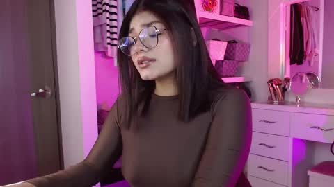 Snapshot of _camilaaa__ chatting on 14, 9, 2025 online show from 14, 9, 2025