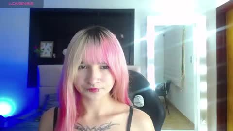 Snapshot of _charlotte_collins_ chatting on 26, 6, 2026 _charlotte_collins_ online show from 26, 6, 2026
