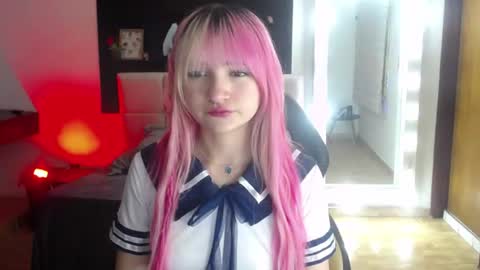 Snapshot of _charlotte_collins_ chatting on 8, 7, 2026 _charlotte_collins_ online show from 8, 7, 2026