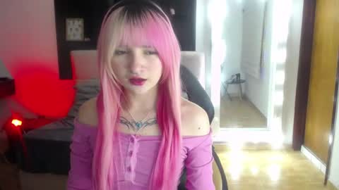 Snapshot of _charlotte_collins_ chatting on 10, 7, 2026 _charlotte_collins_ online show from 10, 7, 2026