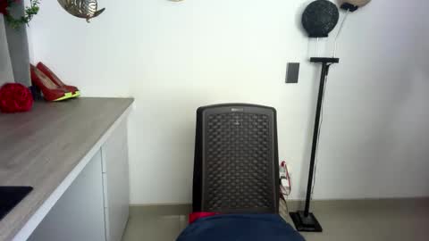  cristal ayala online show from 19, 1, 2025