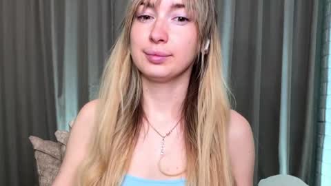 Snapshot of _crystal_moon_1 chatting on 18, 11, 2025 _crystal_moon_1 online show from 18, 11, 2025