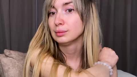 Snapshot of _crystal_moon_1 chatting on 22, 11, 2025 _crystal_moon_1 online show from 22, 11, 2025