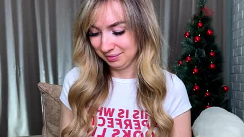 Snapshot of _crystal_moon_1 chatting on 18, 12, 2025 _crystal_moon_1 online show from 18, 12, 2025