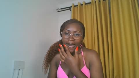 Snapshot of _cutestephanie chatting on 8, 10, 2025 STEPH online show from 8, 10, 2025