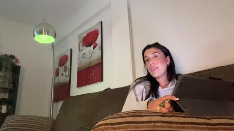 Snapshot of _elena_barra chatting on 25, 10, 2025 elena barra online show from 25, 10, 2025