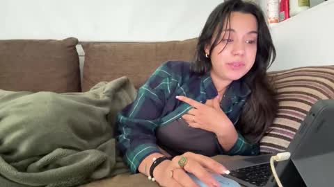 Snapshot of _elena_barra chatting on 26, 10, 2025 elena barra online show from 26, 10, 2025