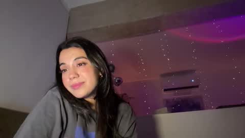 Snapshot of _elena_barra chatting on 3, 12, 2025 elena barra online show from 3, 12, 2025