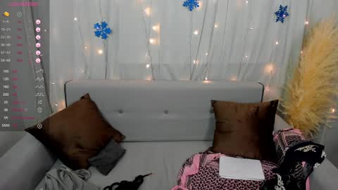 Snapshot of _emily__strike_ chatting on 19, 12, 2024 _emily__strike_ online show from 19, 12, 2024