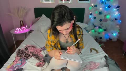 Snapshot of _emily__strike_ chatting on 29, 12, 2024 _emily__strike_ online show from 29, 12, 2024