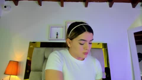 Snapshot of _emily_r chatting on 6, 3, 2025 Isabella online show from 6, 3, 2025