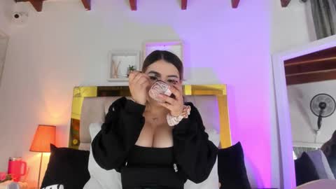 Snapshot of _emily_r chatting on 4, 12, 2025 Isabella online show from 4, 12, 2025