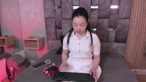 Snapshot of _emma_xoxo chatting on 3, 12, 2025 _emma_xoxo online show from 3, 12, 2025