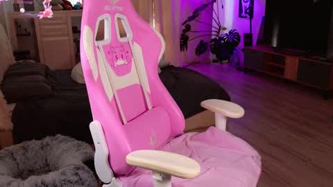 Mia  online show from 11, 9, 2025