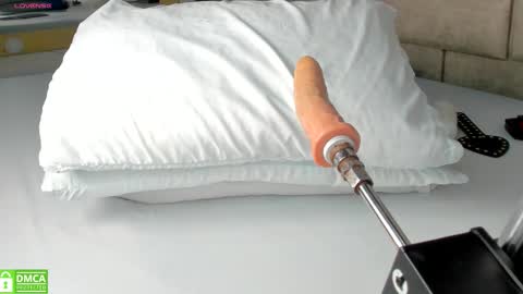 Snapshot of _eris_rose chatting on 4, 12, 2025 _eris_rose online show from 4, 12, 2025