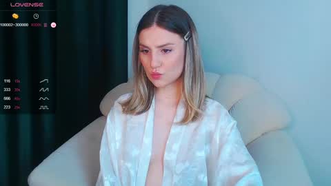 _esmeraldiyaa_ online show from 6, 1, 2025