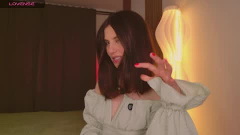 _esmeraldiyaa_ online show from 17, 4, 2026