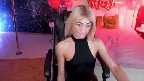 Snapshot of _f_r_a_u_ chatting on 5, 3, 2025 F R A U online show from 5, 3, 2025