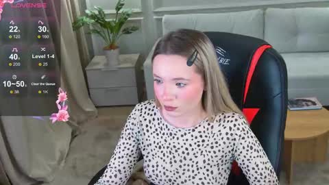 Snapshot of _florence_wayne chatting on 2, 12, 2024 Florence online show from 2, 12, 2024