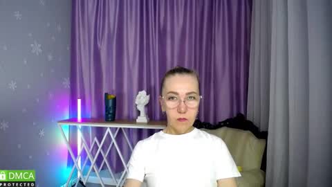 _greybunny_ online show from 21, 9, 2025
