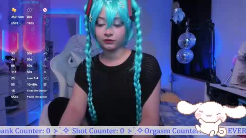 Snapshot of _heavenly_blue_ chatting on 23, 11, 2025 Bluey online show from 23, 11, 2025