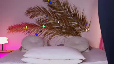 Holly online show from 27, 2, 2025