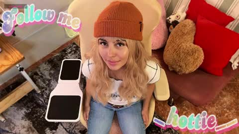 _hottie__ online show from 6, 4, 2026