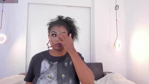 Darlis  online show from 5, 3, 2025