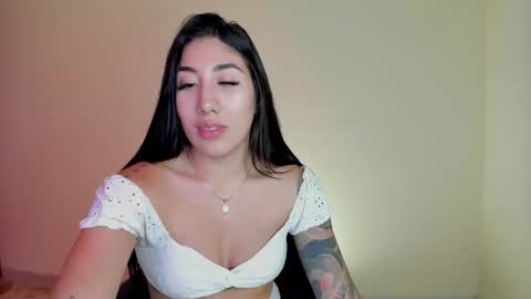 Snapshot of _isabella99_ chatting on 12, 11, 2025 Isabella online show from 12, 11, 2025