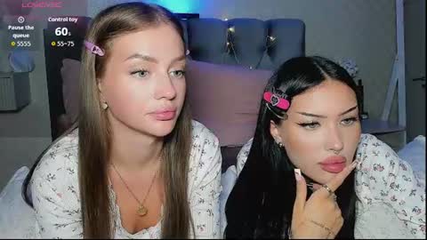 Jess blond and Leila brunette online show from 29, 6, 2026