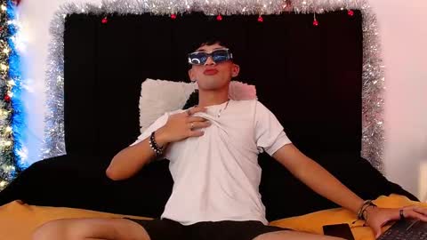 Snapshot of _johan_smith chatting on 15, 12, 2025 Johan online show from 15, 12, 2025