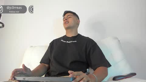 Snapshot of _juanes__ chatting on 13, 12, 2024 _juanes__ online show from 13, 12, 2024