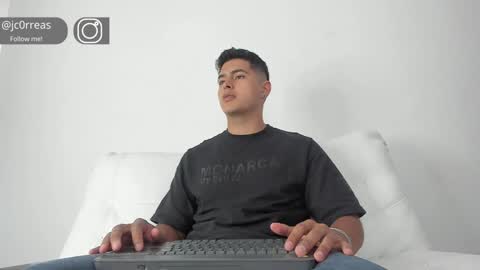 Snapshot of _juanes__ chatting on 15, 12, 2024 _juanes__ online show from 15, 12, 2024