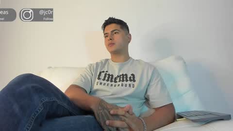 Snapshot of _juanes__ chatting on 16, 12, 2024 _juanes__ online show from 16, 12, 2024