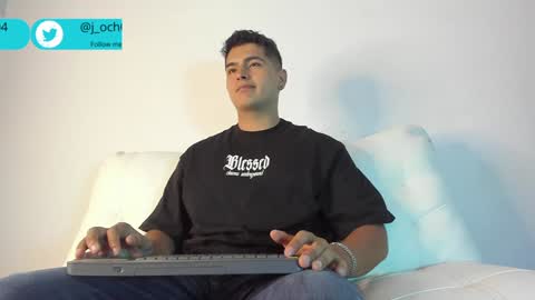 Snapshot of _juanes__ chatting on 17, 12, 2024 _juanes__ online show from 17, 12, 2024