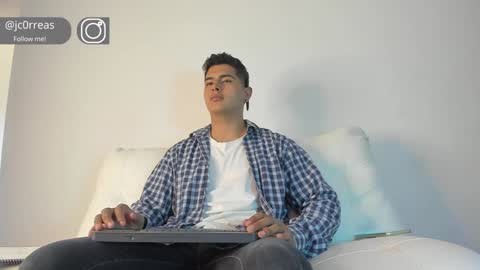 Snapshot of _juanes__ chatting on 18, 12, 2024 _juanes__ online show from 18, 12, 2024