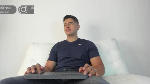 Snapshot of _juanes__ chatting on 24, 12, 2024 _juanes__ online show from 24, 12, 2024