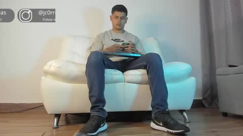 Snapshot of _juanes__ chatting on 7, 1, 2025 _juanes__ online show from 7, 1, 2025