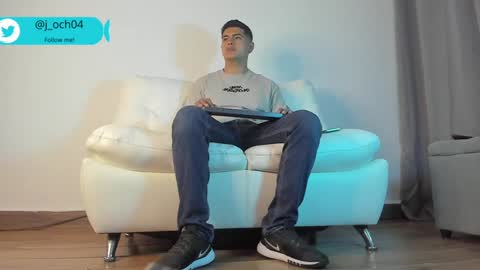 Snapshot of _juanes__ chatting on 7, 1, 2025 _juanes__ online show from 7, 1, 2025