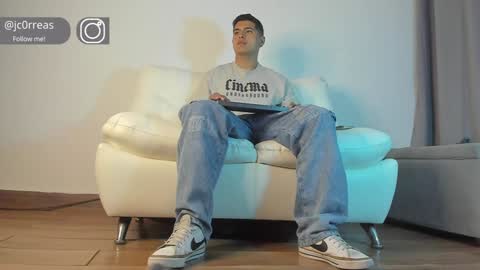 Snapshot of _juanes__ chatting on 10, 1, 2025 _juanes__ online show from 10, 1, 2025