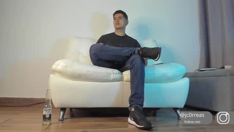 Snapshot of _juanes__ chatting on 12, 1, 2025 _juanes__ online show from 12, 1, 2025