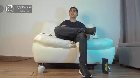 Snapshot of _juanes__ chatting on 12, 1, 2025 _juanes__ online show from 12, 1, 2025